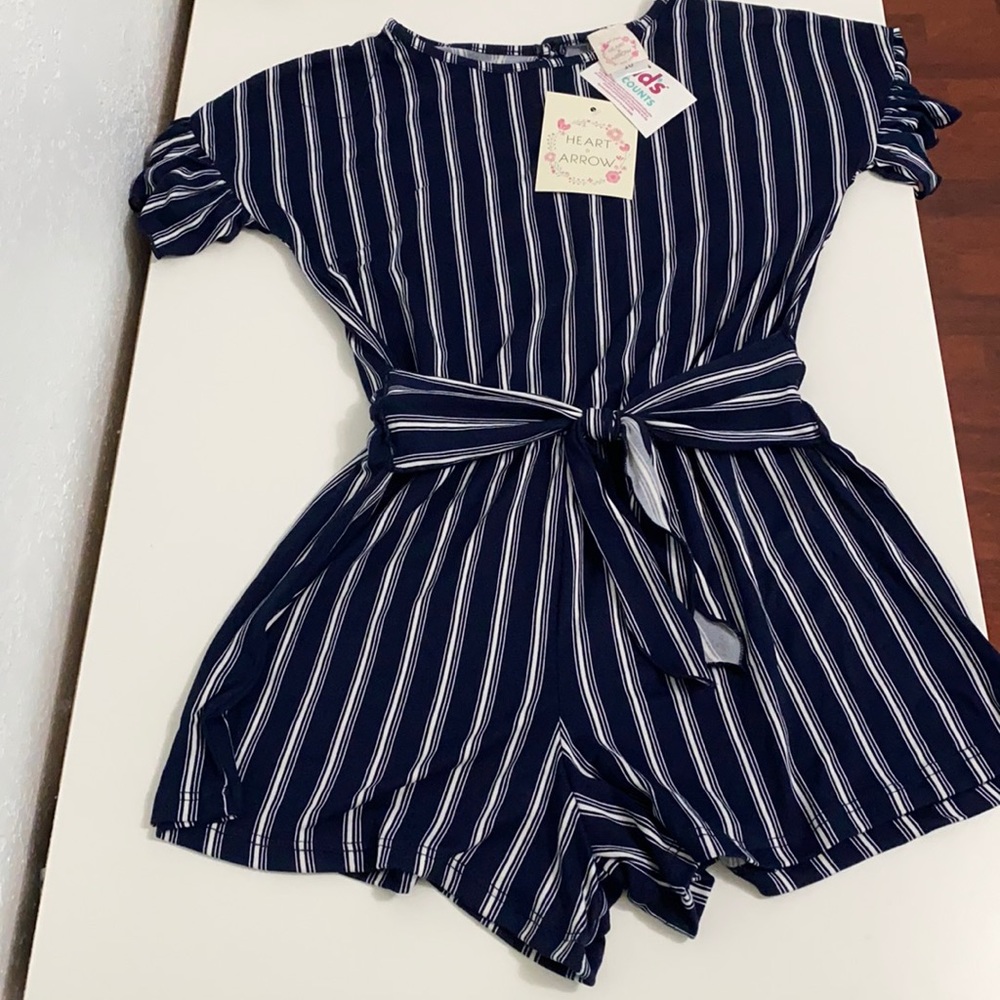 Brand: Heart & Arrow Size: 10 Color: Blue- White